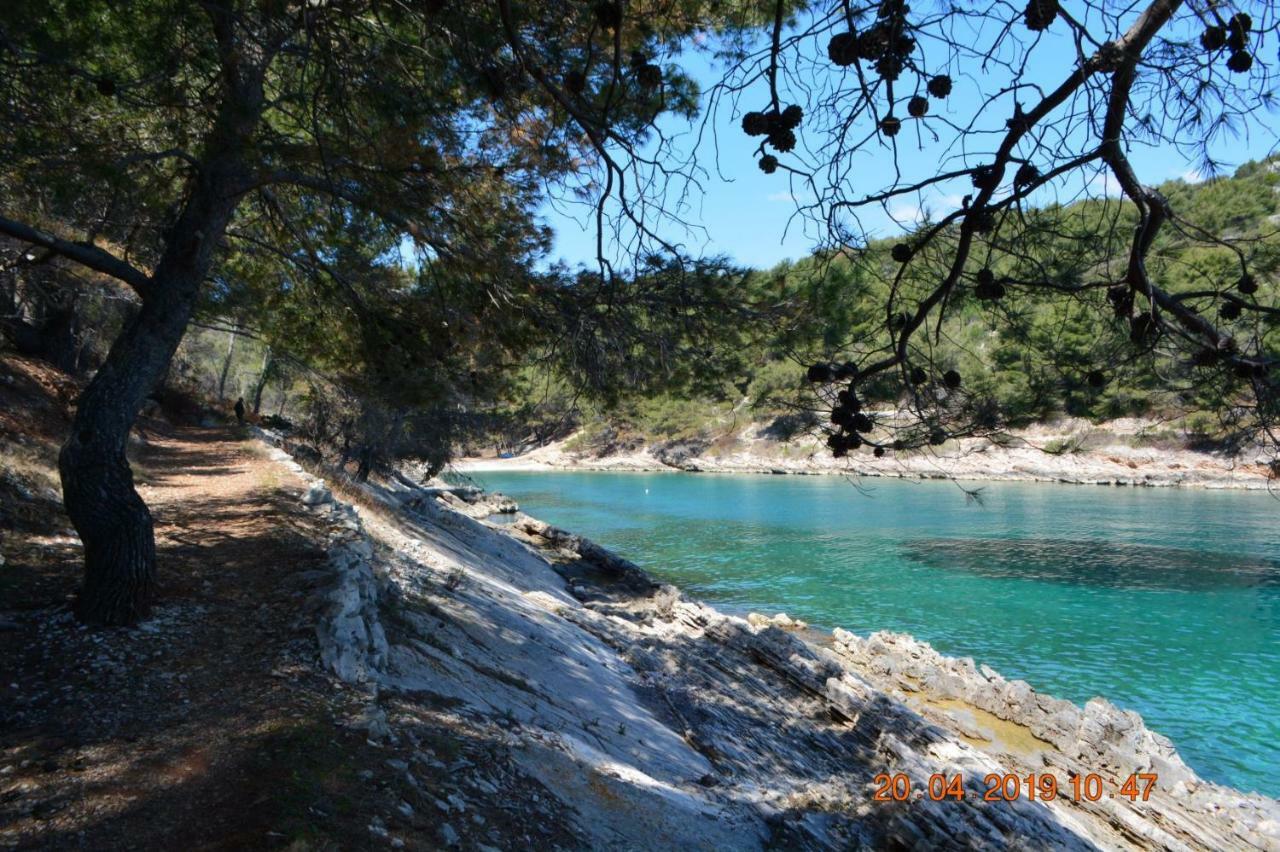 Sealodge - Luxe Villa, Private Pool, Mooring, Parking, Sea & Mountain View, At 150 M From Idyllic Private Beach Rogac Bagian luar foto