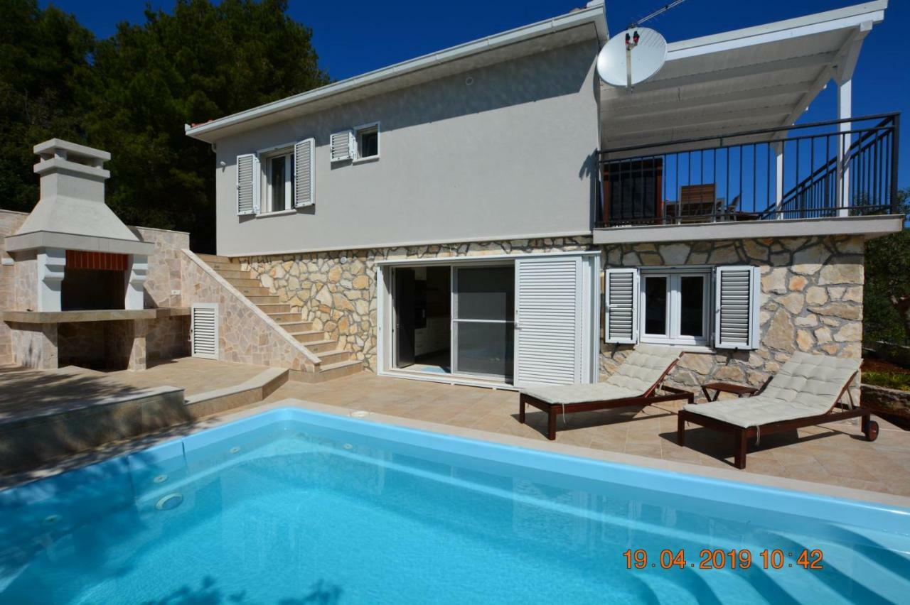 Sealodge - Luxe Villa, Private Pool, Mooring, Parking, Sea & Mountain View, At 150 M From Idyllic Private Beach Rogac Bagian luar foto