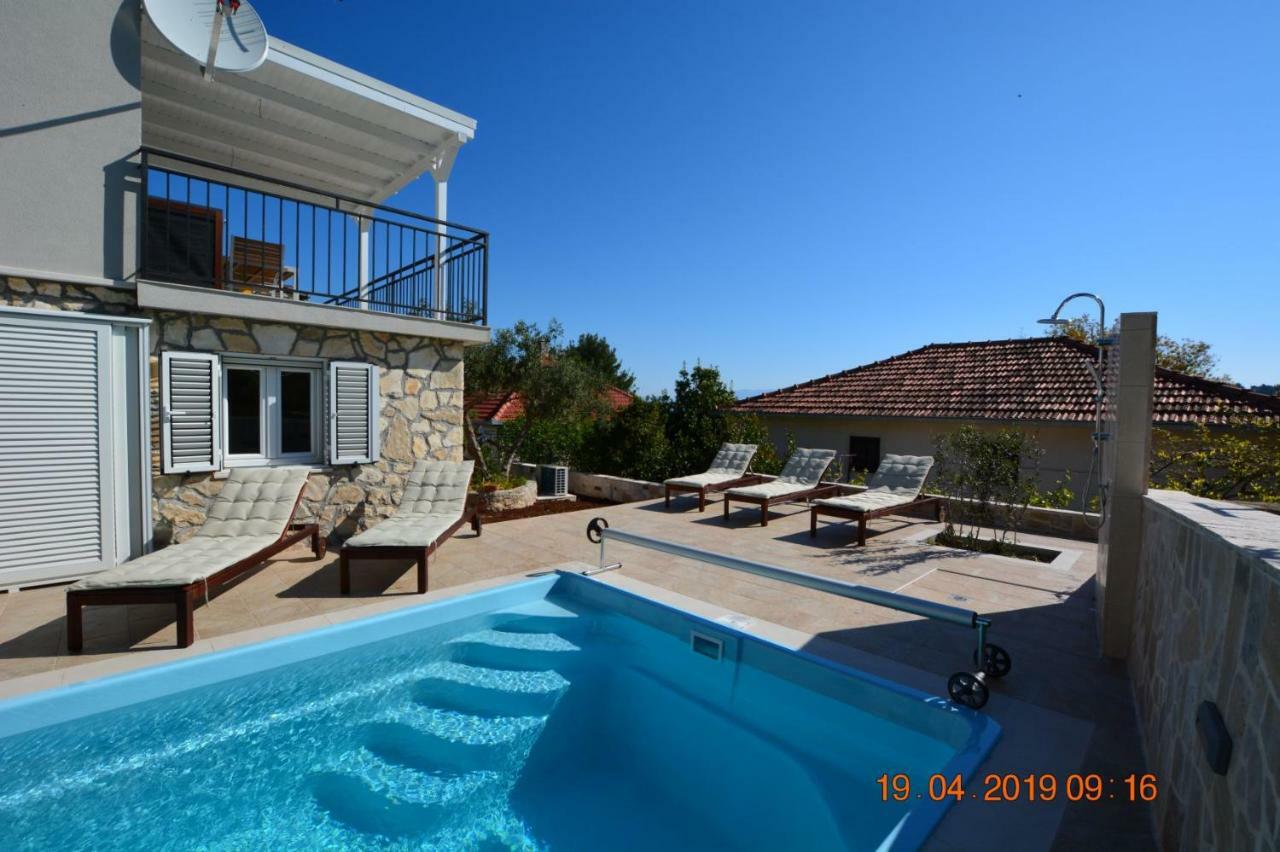 Sealodge - Luxe Villa, Private Pool, Mooring, Parking, Sea & Mountain View, At 150 M From Idyllic Private Beach Rogac Bagian luar foto