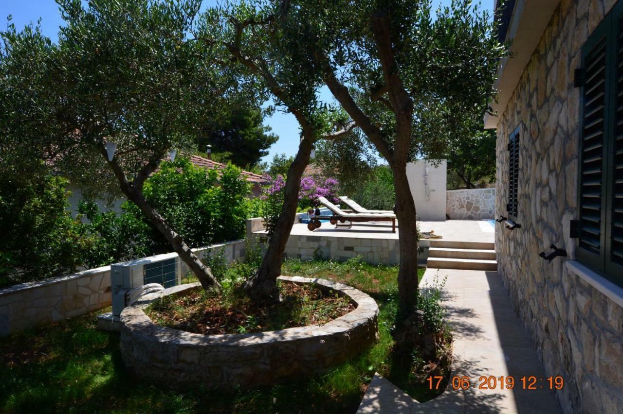 Sealodge - Luxe Villa, Private Pool, Mooring, Parking, Sea & Mountain View, At 150 M From Idyllic Private Beach Rogac Bagian luar foto