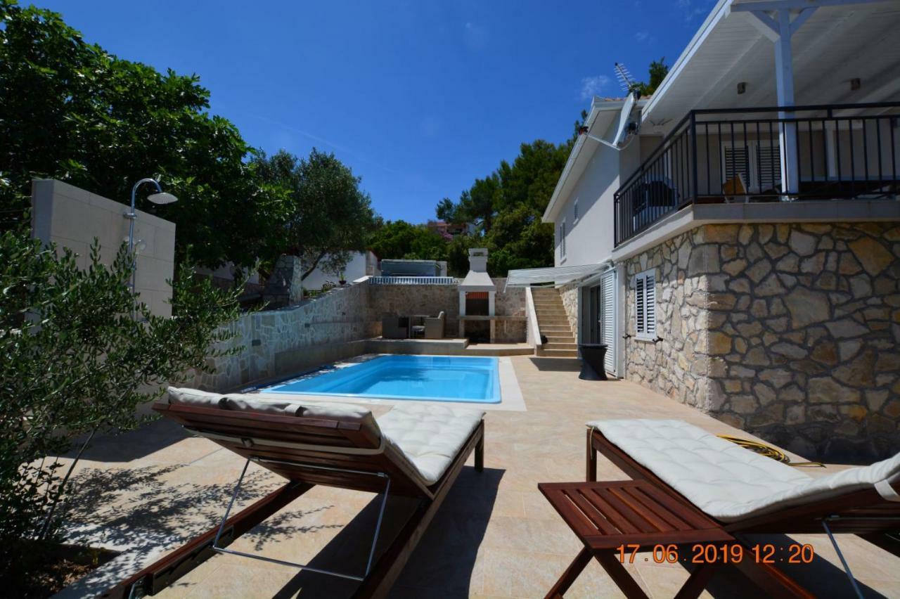Sealodge - Luxe Villa, Private Pool, Mooring, Parking, Sea & Mountain View, At 150 M From Idyllic Private Beach Rogac Bagian luar foto